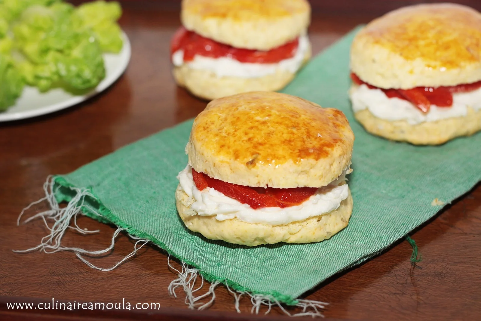 Sandwich façon scones au Fromage Kiri et thym