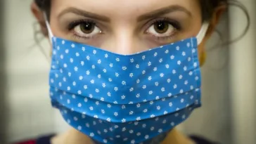 Les bons gestes… et ceux à éviter pour nettoyer un masque en tissu