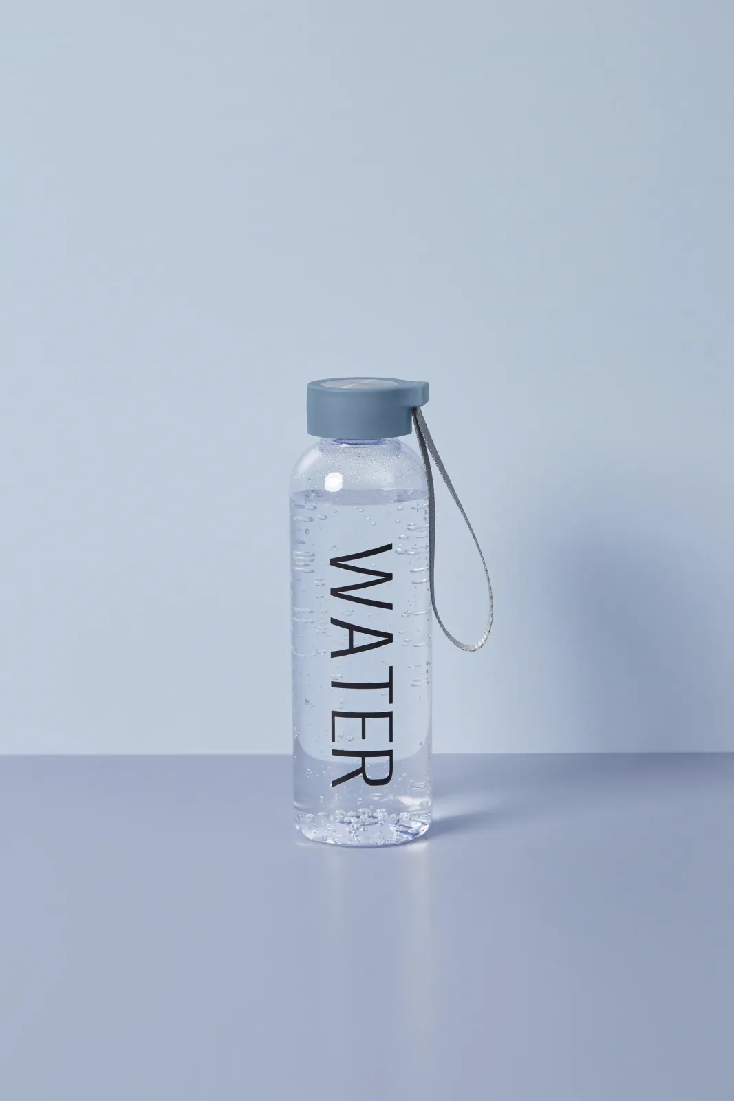 Bouteille en plastique avec couvercle en acier inoxydable — vue 4