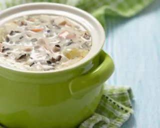 Soupe de pommes de terre au poulet et légumes